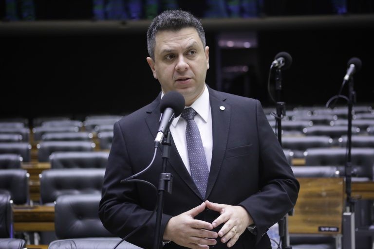 Congresso promulga emenda constitucional sobre gastos em educação durante a pandemia