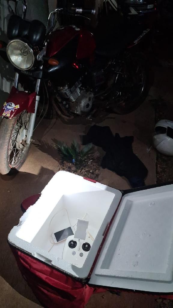 Três pessoas são flagradas tentando levar drogas e celulares para dentro de penitenciárias