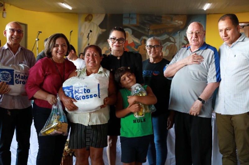 Primeira-dama Virginia Mendes entrega 5,7 mil cestas básicas a entidades beneficentes de Rondonópolis