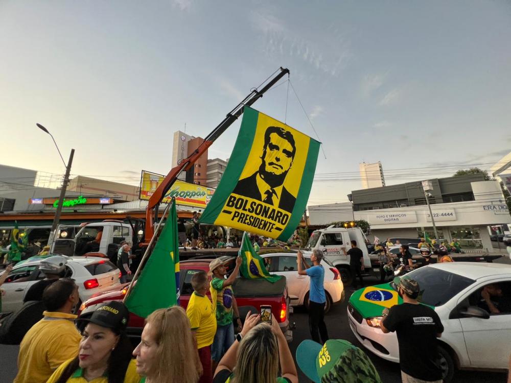 Multidão pede liberdade em evento de apoio a Jair Bolsonaro em Cuiabá