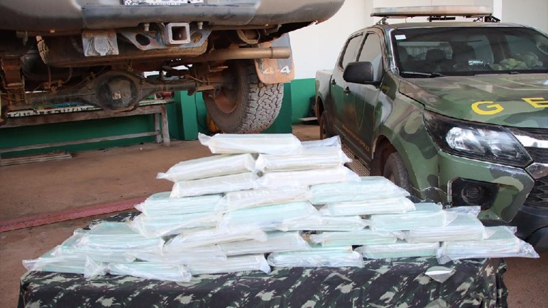 Bolivianos são presos com carga de 25 kg de cocaína avaliada em R$ 467 mil