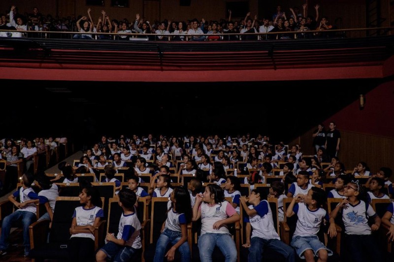 Cine Teatro Cuiabá oferece cinema para estudantes de escolas públicas e privadas