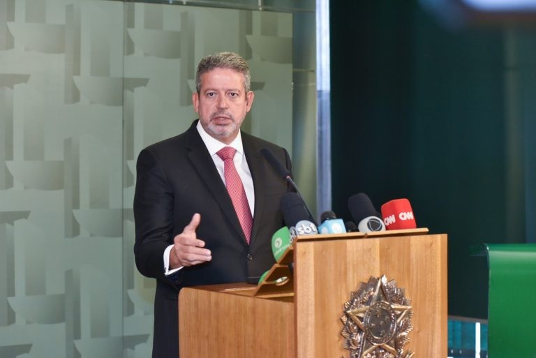 Lira confirma votação do PL da Enfermagem para amanhã