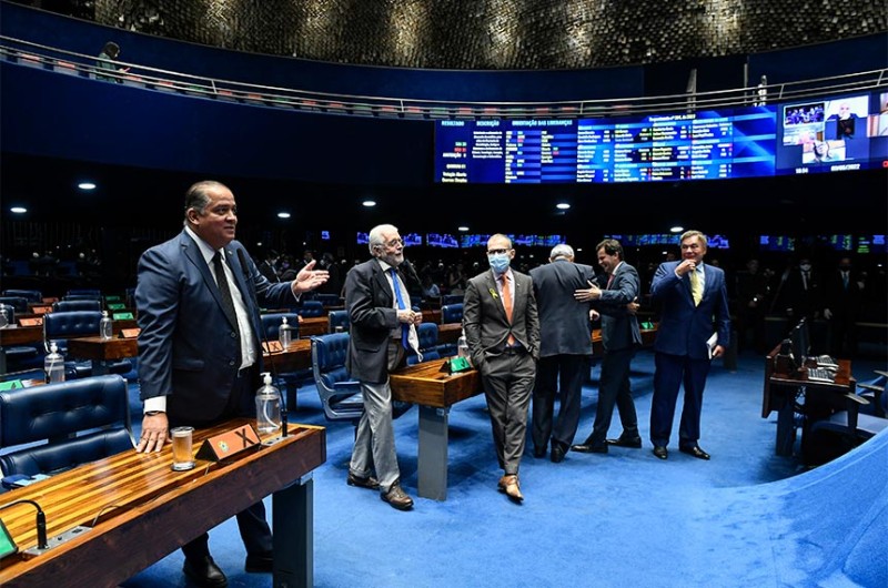 Projeto com novas regras para gastos com propaganda tem segundo adiamento