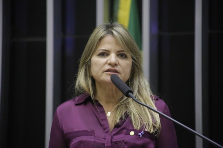 Comissão aprova preferência em concursos para candidatas com câncer