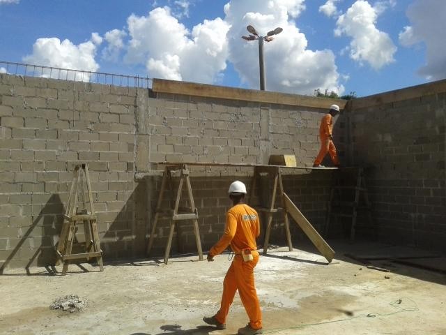 Sesp firma parceria com empresa da construção civil para oferta de trabalho a reeducandos