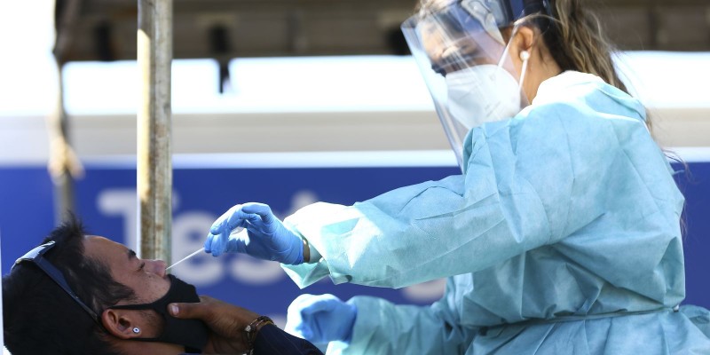 Brasil tem 692 mortes e 21,8 mil novos casos de covid-19 em 24 horas