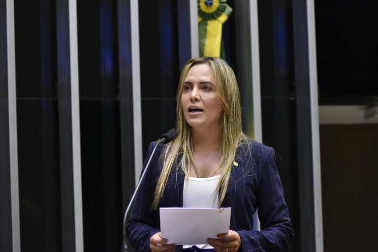 Câmara aprova projeto que cria quadro de servidores da Defensoria Pública da União; acompanhe