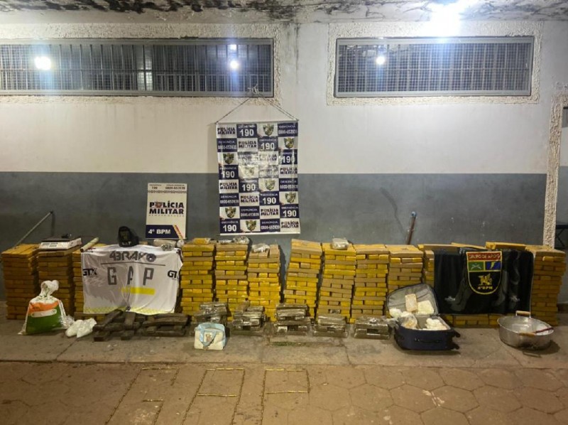Polícia Militar apreende uma tonelada de maconha e fecha depósito do tráfico em Várzea Grande