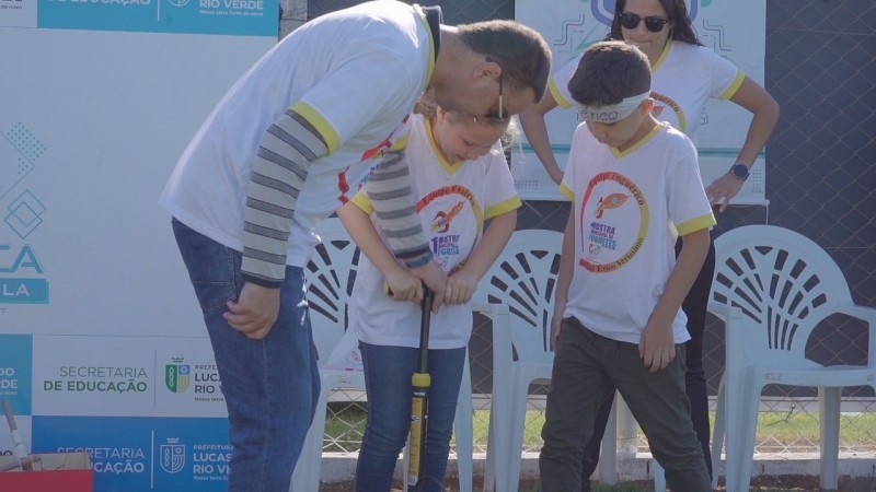 Lançamento de foguetes elaborados por alunos marca 1ª Mostra Municipal de Lucas do Rio Verde