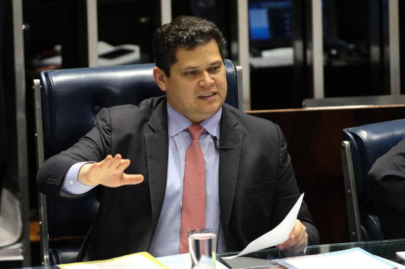 Cirurgia em ex-presidente do Senado foi “um sucesso”