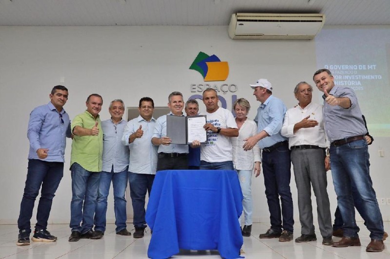 Governador autoriza licitação de escola indígena e assina R$ 19,4 milhões em convênios