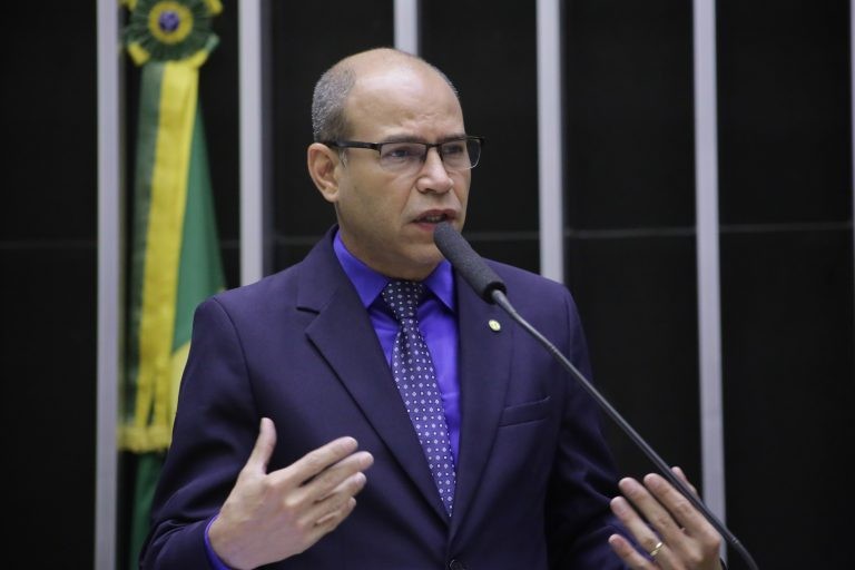 Comissão aprova proposta que obriga estabelecimentos a fazer descarte adequado de objetos cortantes