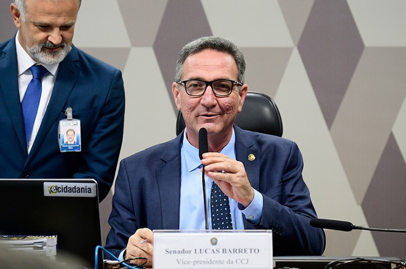 Lucas Barreto deseja melhoras a Davi, operado para remover abscesso instestinal