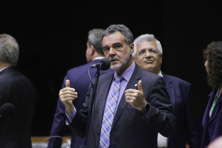 Aprovada urgência para projeto que cria o Dia Nacional do Físico; acompanhe