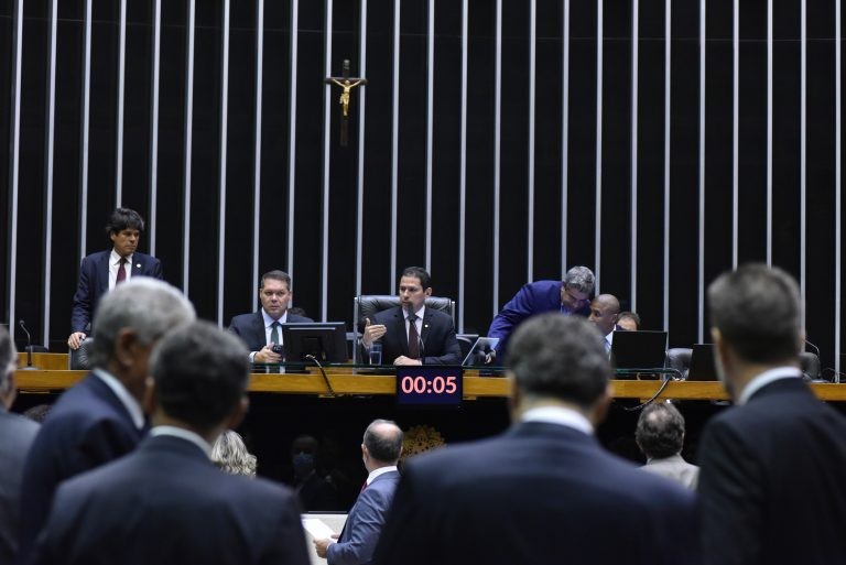 Aprovado texto-base de MP sobre financiamento de plano de saúde de policiais federais; acompanhe
