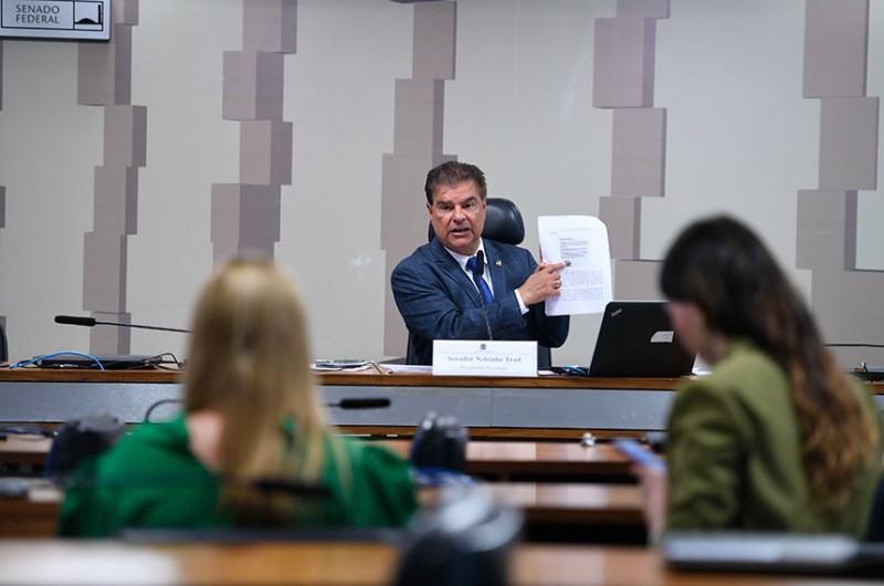 Propaganda enganosa deve ser combatida, aponta debate sobre fast food