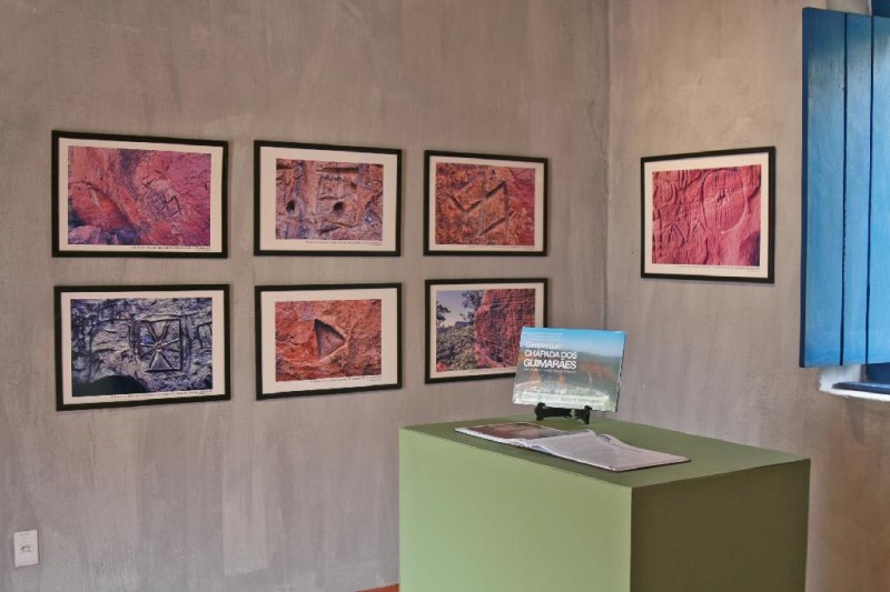 Exposição sobre arte rupestre em Chapada dos Guimarães é aberta ao público