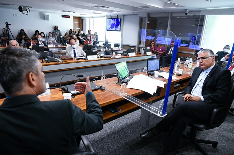 'Disputa de categorias' e segurança do paciente marcam debate sobre acupuntura