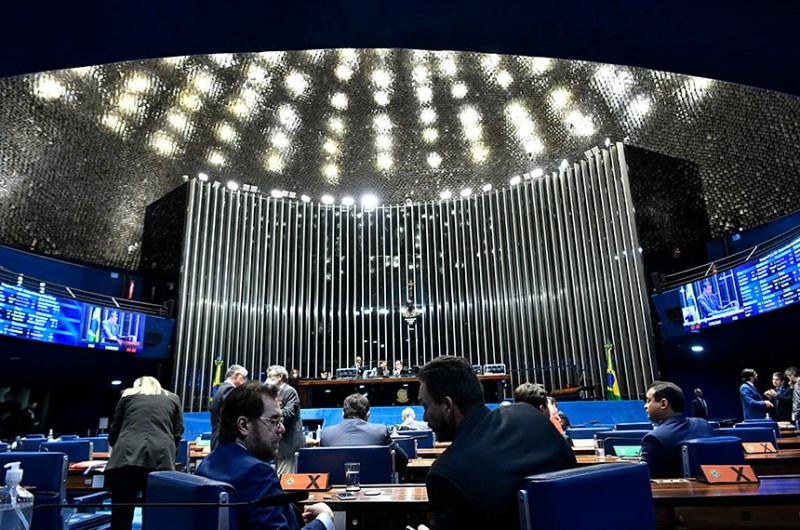 Senado analisa texto que prevê gratuidade de bagagens e outras três MPs