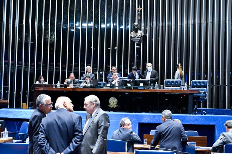 Senadores vão analisar em Plenário proposta sobre injúria racial cometida em locais públicos