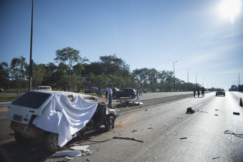 Em 2021, 5 mil pessoas morreram em 64 mil acidentes de carro