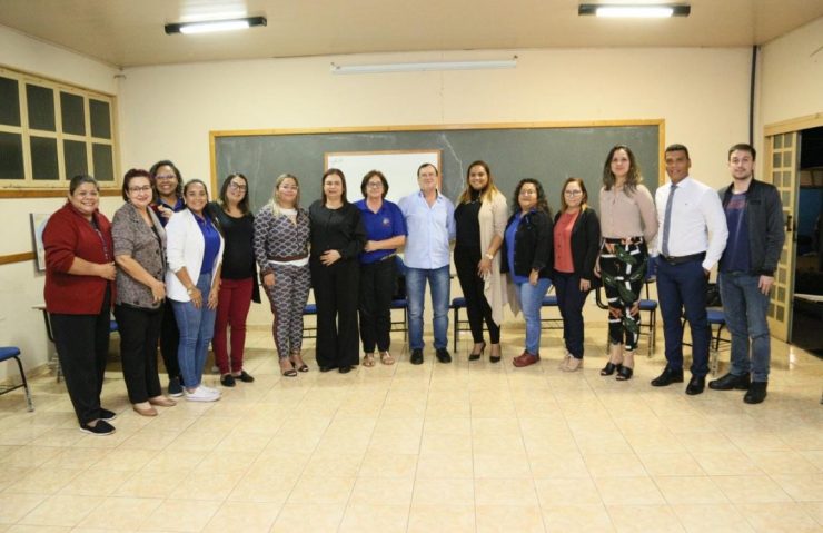 Suelen Alliend participa de reunião articulada pela deputada Rosa Neide e atende demandas da Pastoral do Migrante