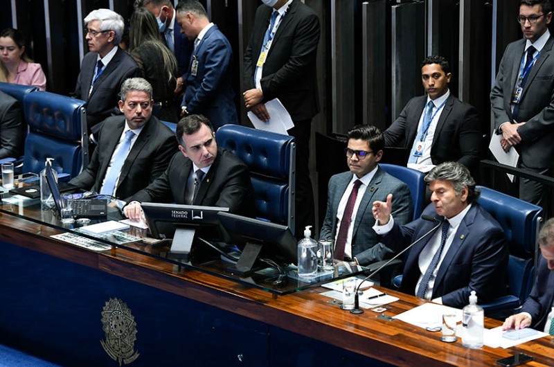 Congresso promulga emenda que garante nomeações a tribunais até os 70 anos