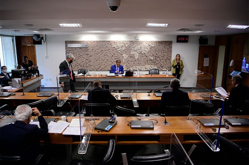 Comissão do Parlasul aprova acordo para limitar cobrança de roaming internacional