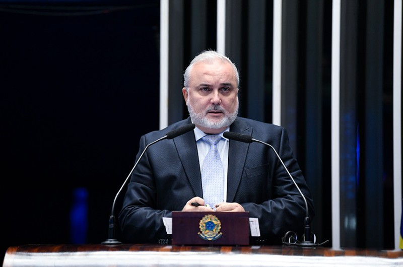 Jean Paul condena aquisição de refinaria no AM pela iniciativa privada