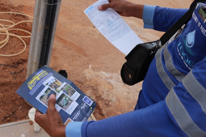 Saae intensifica orientação sobre descarte de lixo com informativo nas contas de água