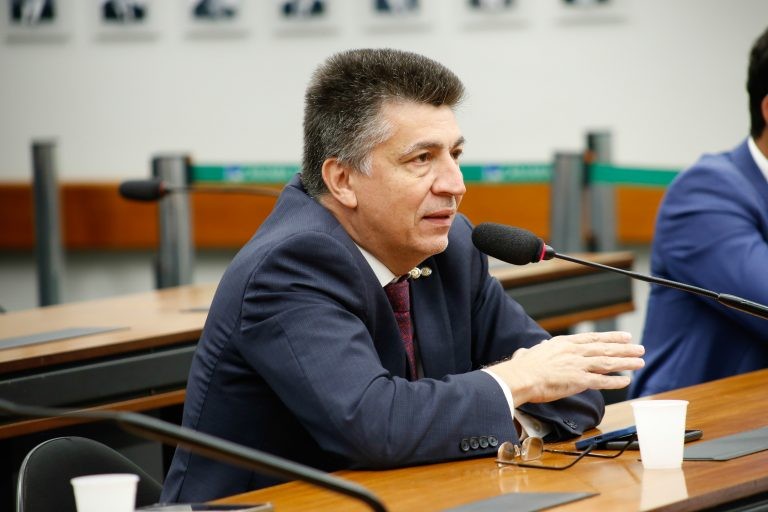 Comissão aprova inclusão dos agentes socioeducativos e polícias penais no sistema de segurança pública