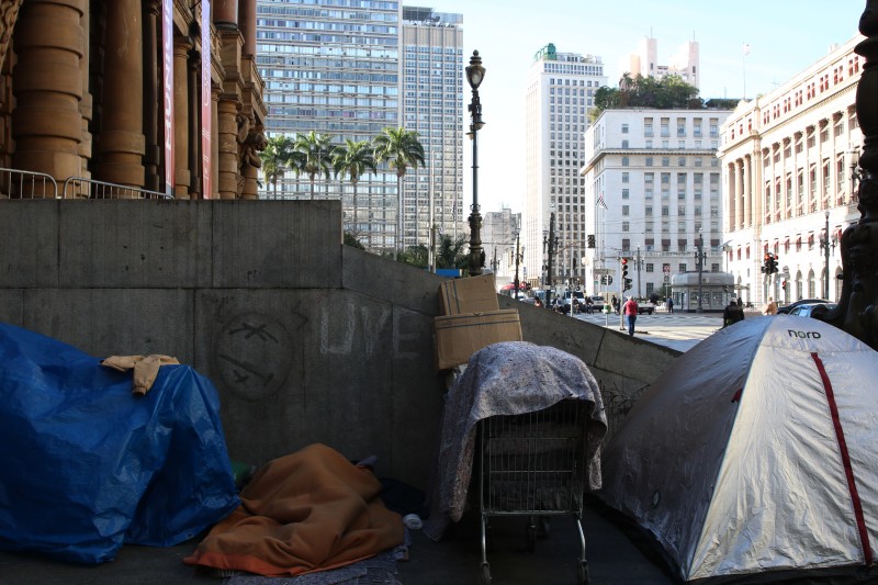 Morador em situação de rua morre em centro de convivência em São Paulo