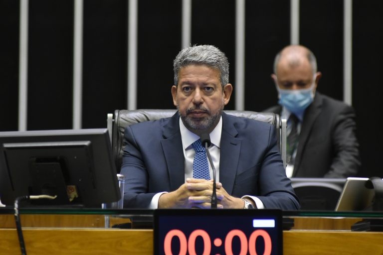 Lira anuncia para a próxima terça-feira a votação de projeto que desonera tarifas de energia