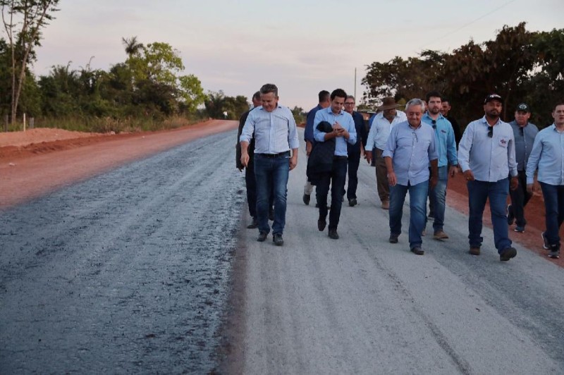 "Estamos vivendo um momento histórico, esse asfalto era o sonho de toda população", destaca prefeito de Apiacás sobre obra na MT-206