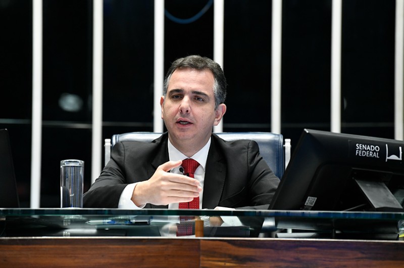 Pacheco articula votação de projeto que desonera energia e combustíveis