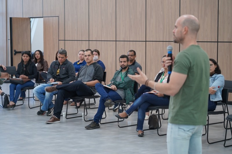 Roda de conversa interage redes de ensino de Lucas do Rio Verde