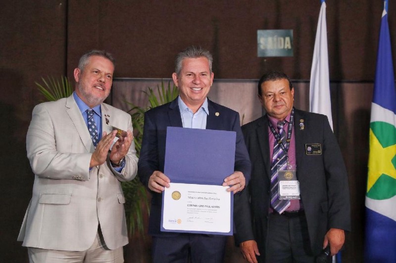 Governador recebe honraria e fala ao Rotary sobre os avanços do Estado