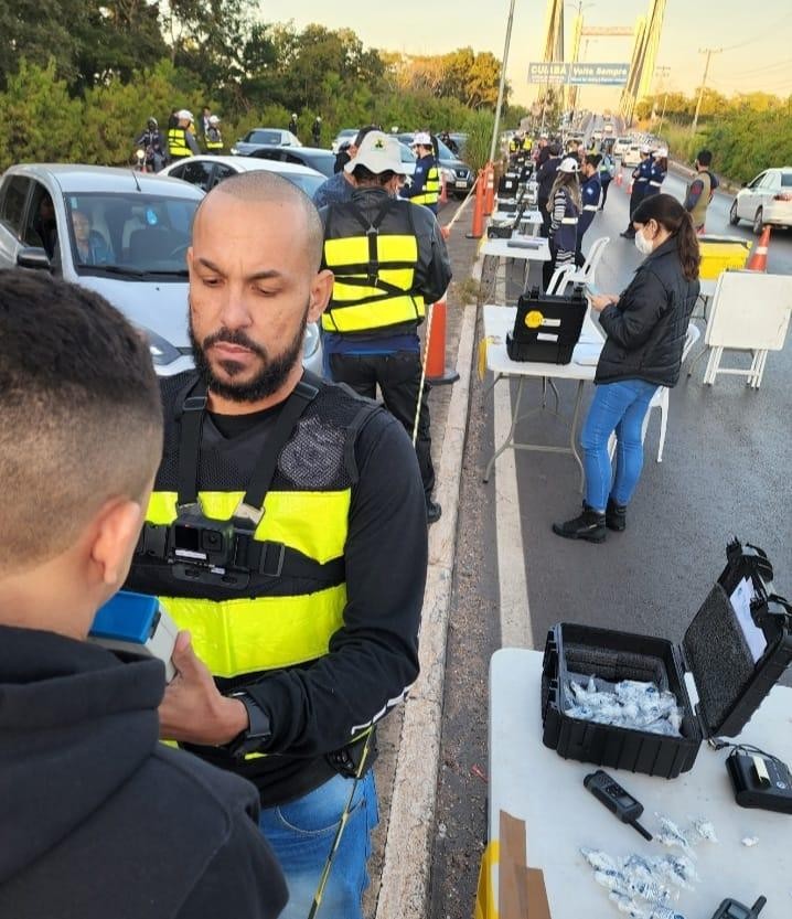 Quatro motoristas são presos em flagrante por embriaguez em avenida de Cuiabá