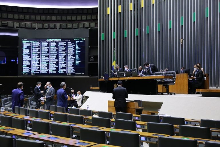Deputados aprovam urgência para projeto que altera regras de campanhas eleitorais
