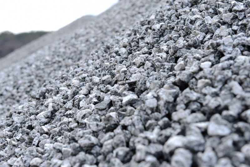 Prefeitura publica edital para comprar diferentes tipos de pedra brita