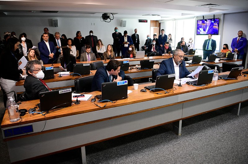 Avança determinação para que SUS implante por cateter prótese valvar aórtica