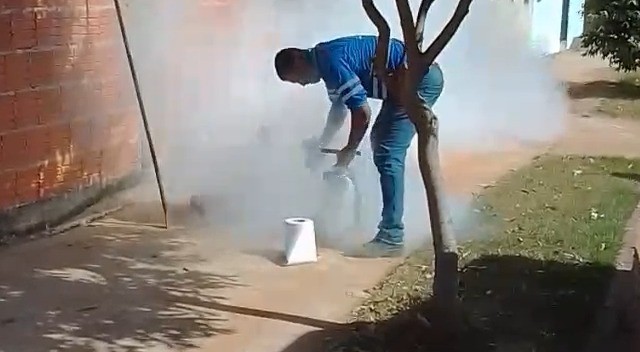 Saae realiza testes de fumaça para identificar irregularidades na rede de esgoto