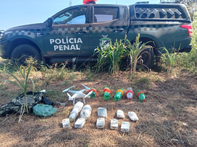 Policiais penais prendem dupla e apreendem carro, drogas e celulares próximos de penitenciária