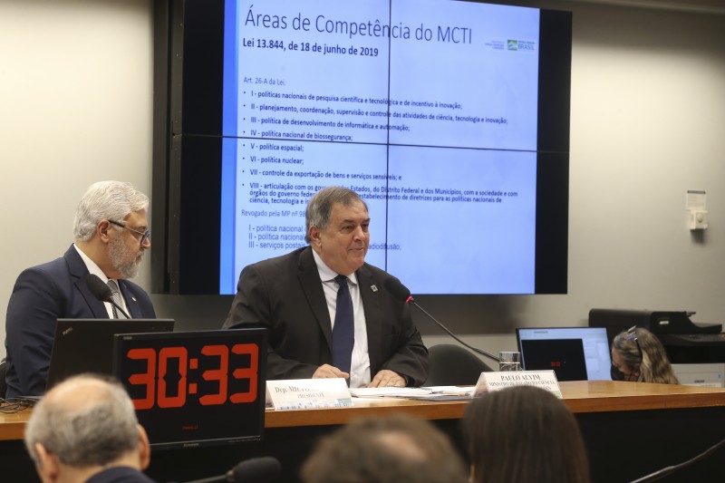 Ministro defende aumento de bolsas de pesquisa em audiência na Câmara