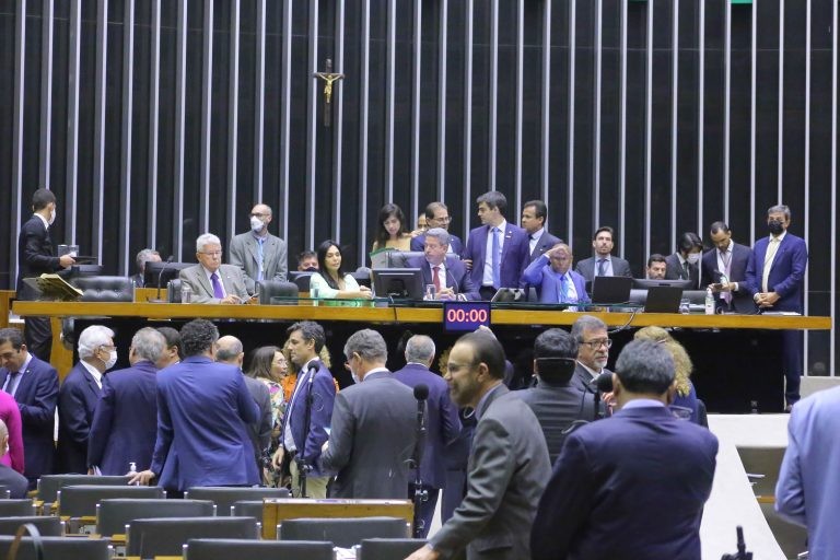 Petrobras vira centro do debate em votação sobre alíquotas de energia e combustível; acompanhe