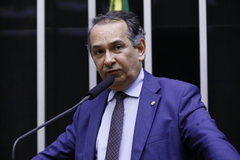 Projeto torna obrigatória placa com informações sobre contrato de licitação em canteiro de obras