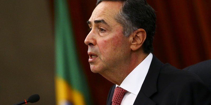 Presidente do TSE defende sistema eleitoral e rebate Bolsonaro