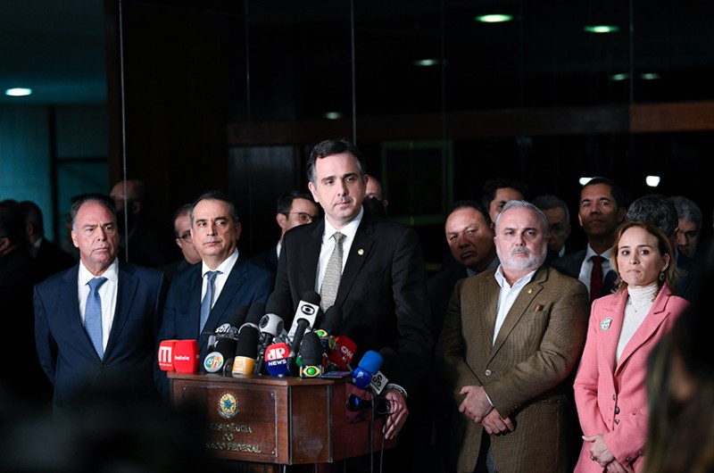 Avança negociação para segurar preço dos combustíveis