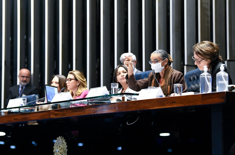 Implementação de regras é desafio constante para mulheres no poder, dizem palestrantes